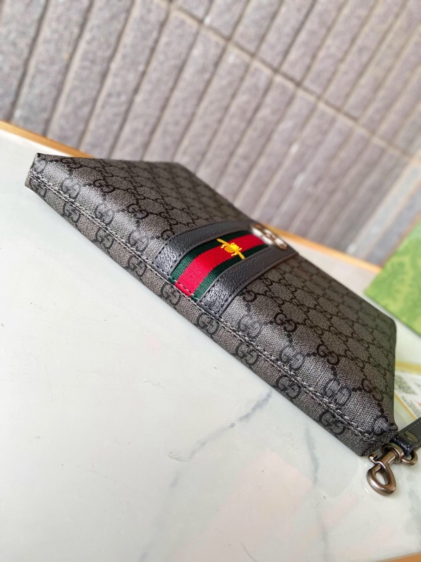【GUCCI  公式 旗艦店】 グッチ   クラッチバッグ 当日出荷 好評に付き再入荷！28*18*2.5CM  241101