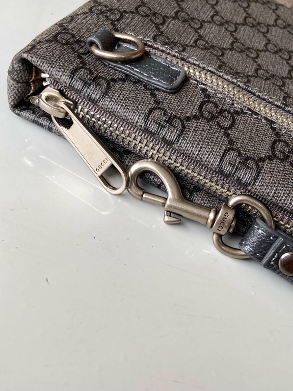 【GUCCI  公式 旗艦店】 グッチ   クラッチバッグ 当日出荷 好評に付き再入荷！28*18*2.5CM  241101