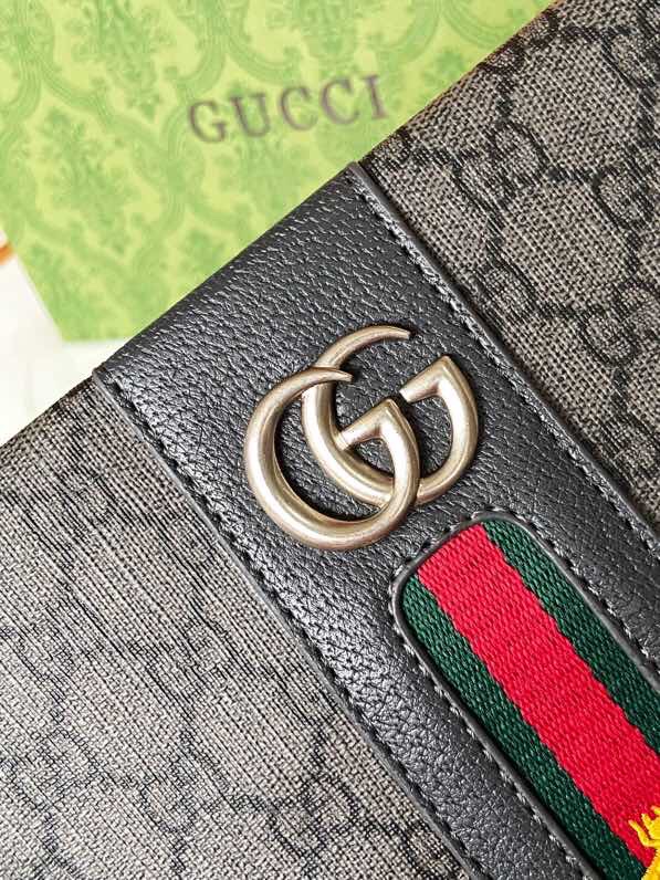 【GUCCI  公式 旗艦店】 グッチ   クラッチバッグ 当日出荷 好評に付き再入荷！28*18*2.5CM  241101
