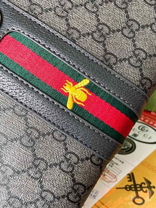 【GUCCI  公式 旗艦店】 グッチ   クラッチバッグ 当日出荷 好評に付き再入荷！28*18*2.5CM  241101