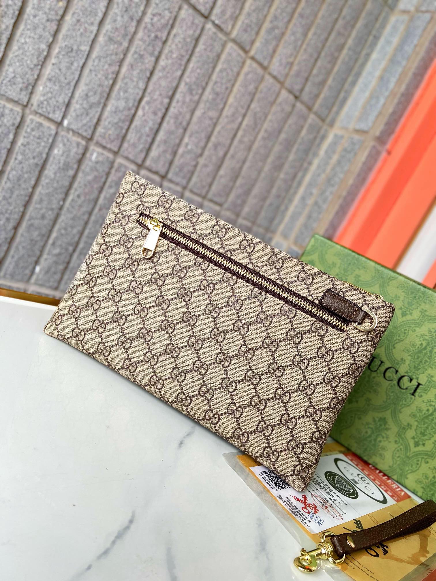 【GUCCI  公式 旗艦店】 グッチ   クラッチバッグ 当日出荷 好評に付き再入荷！28*18*2.5CM  241101
