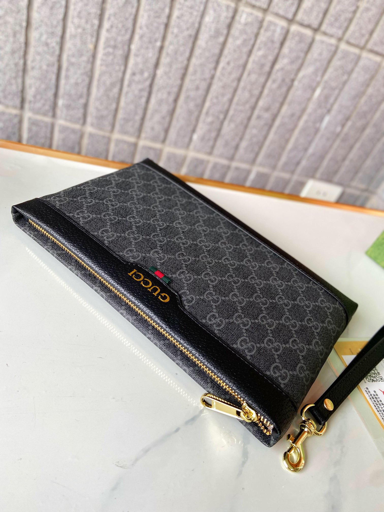 【GUCCI  公式 旗艦店】 グッチ   クラッチバッグ 当日出荷 好評に付き再入荷！28*18*2.5CM  241101