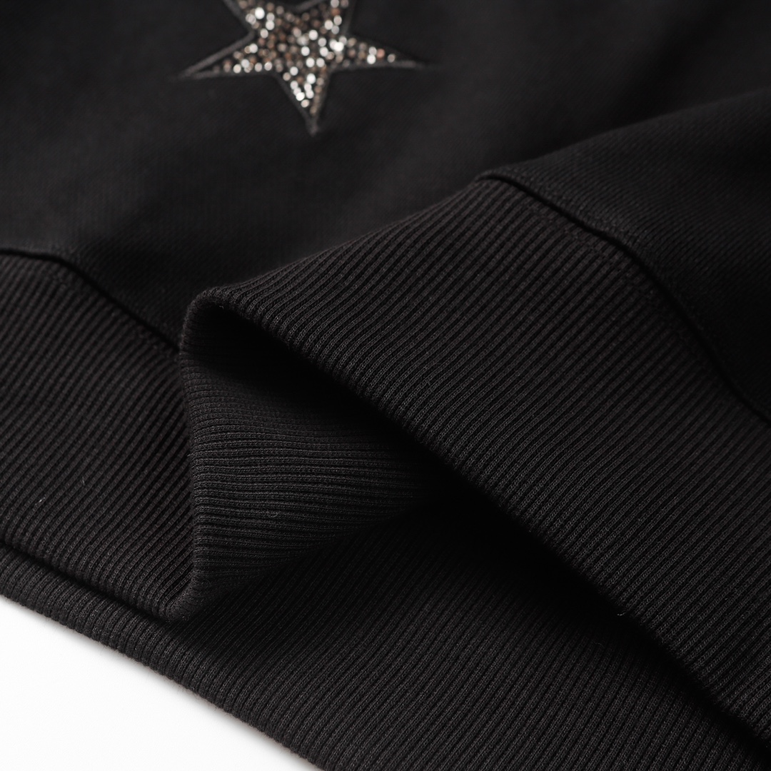 【GIVENCHY  公式旗艦店】ジバンシー 丸首の衛衣 スウェットご好評に付き再入荷 240809