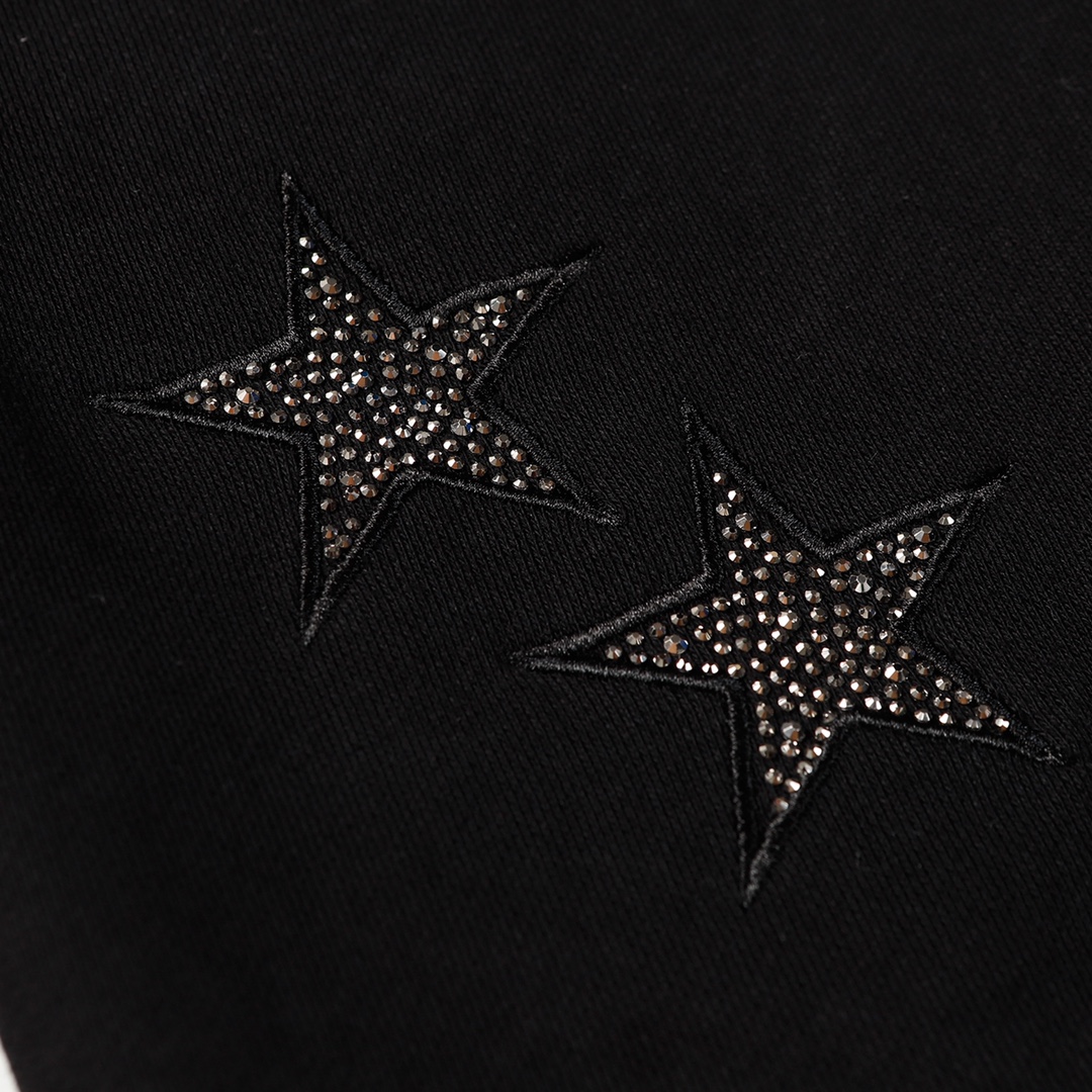 【GIVENCHY  公式旗艦店】ジバンシー 丸首の衛衣 スウェットご好評に付き再入荷 240809