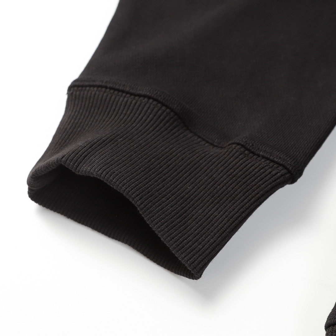 【GIVENCHY  公式旗艦店】ジバンシー 丸首の衛衣 スウェットご好評に付き再入荷 240809