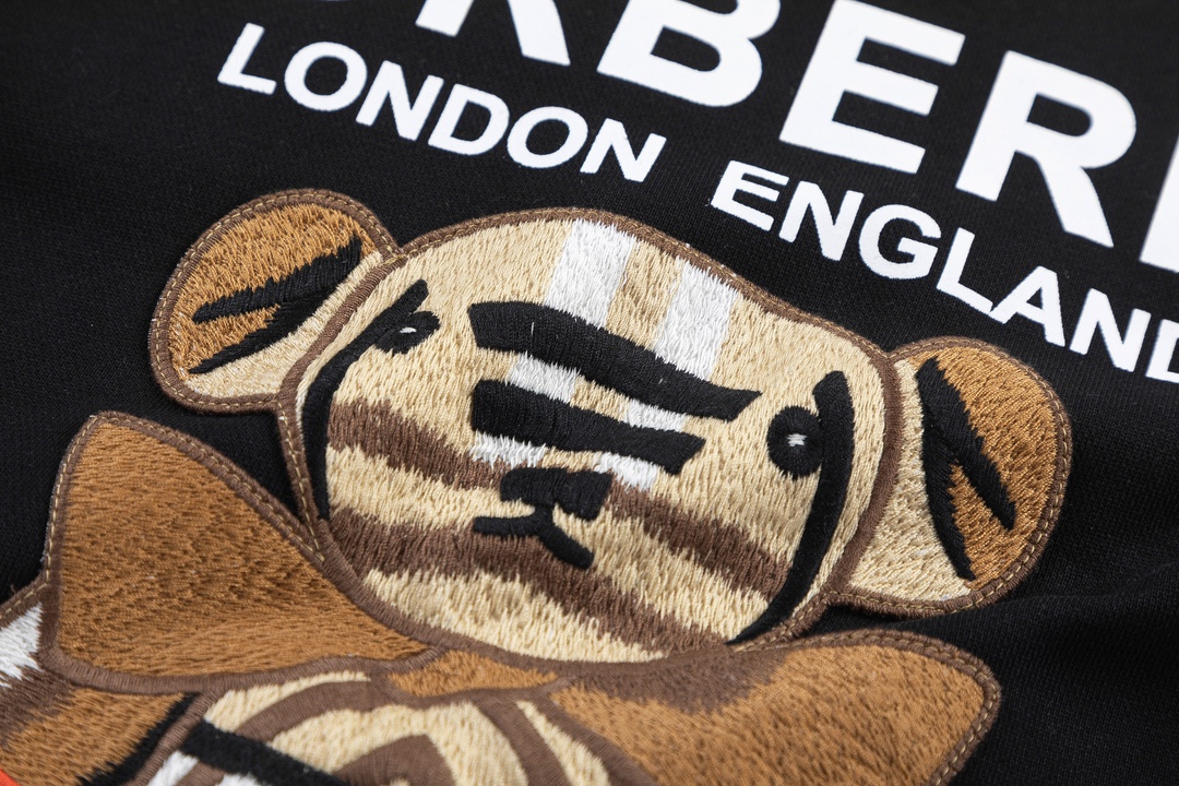 【BURBERRY 公式旗艦店】バーバリー  丸首の衛衣 スウェット ご好評に付き再入荷！