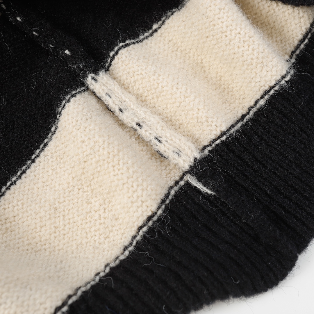 【BALENCIAGA  公式旗艦店】バレンシアガ   セーター好評に付き再入荷！ 241101