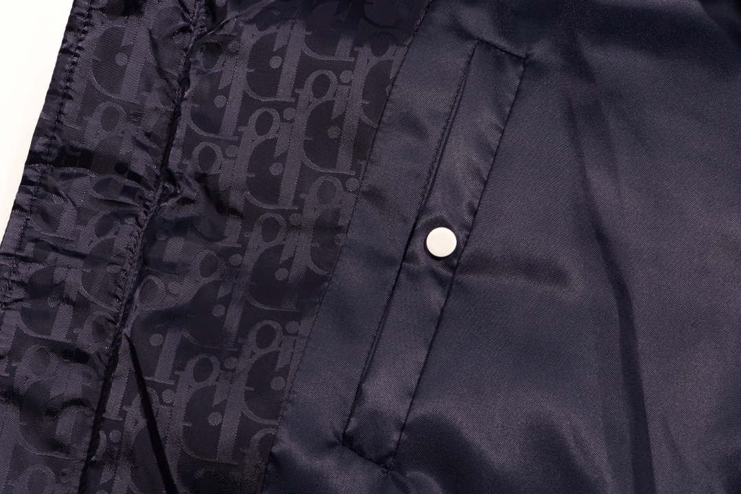 【DIOR 公式旗艦店】ディオール  ダウンジャケット好評に付き再入荷！