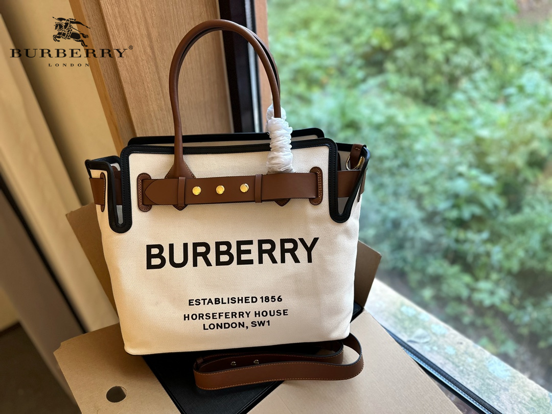 【BURBERRY 公式旗艦店】バーバリー    リュックサック 当日出荷 好評に付き再入荷！33*29CM