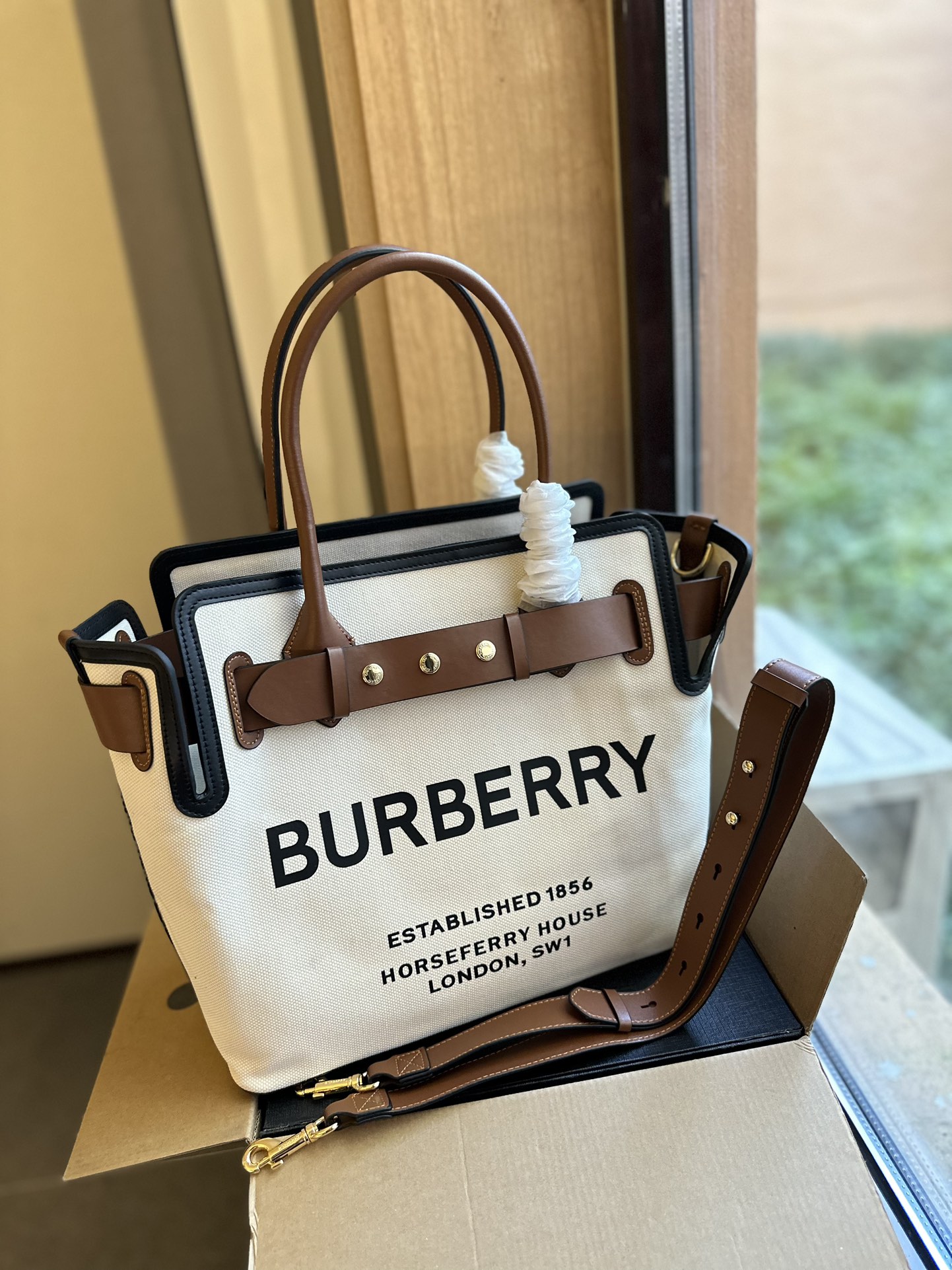 【BURBERRY 公式旗艦店】バーバリー    リュックサック 当日出荷 好評に付き再入荷！33*29CM
