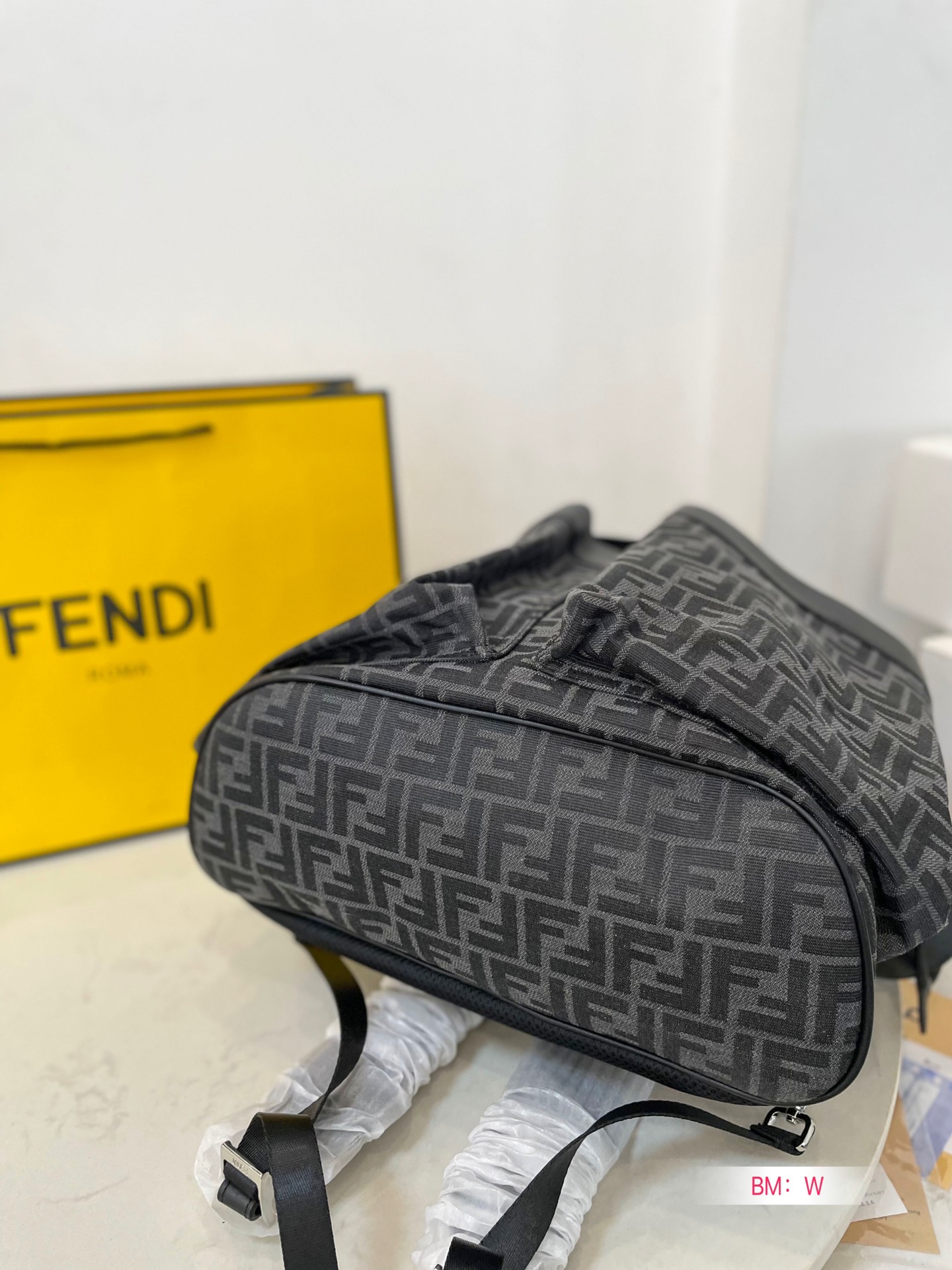 【FENDI  公式 旗艦店】フェンディ  リュックサック  当日出荷 好評に付き再入荷！35*44CM