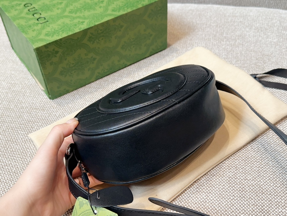 【GUCCI 公式 旗艦店】クッチ    ショルダーバッグ 当日出荷 好評に付き再入荷！20*15CM