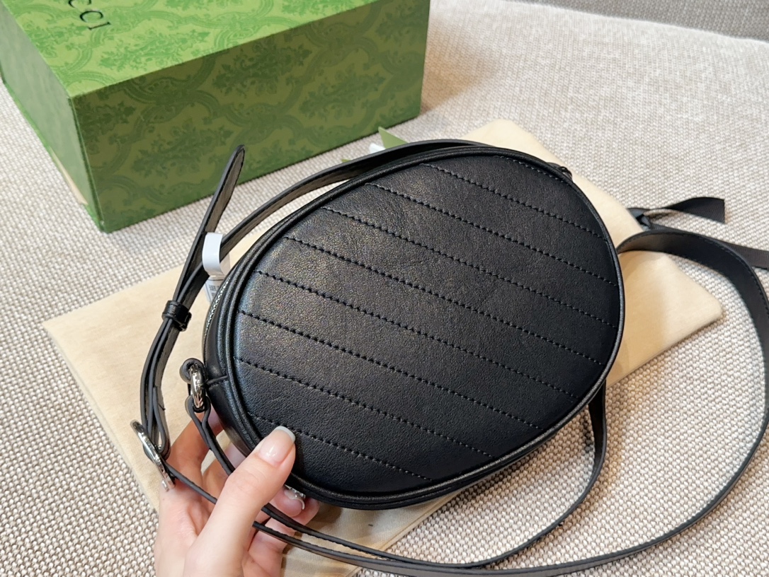 【GUCCI 公式 旗艦店】クッチ    ショルダーバッグ 当日出荷 好評に付き再入荷！20*15CM