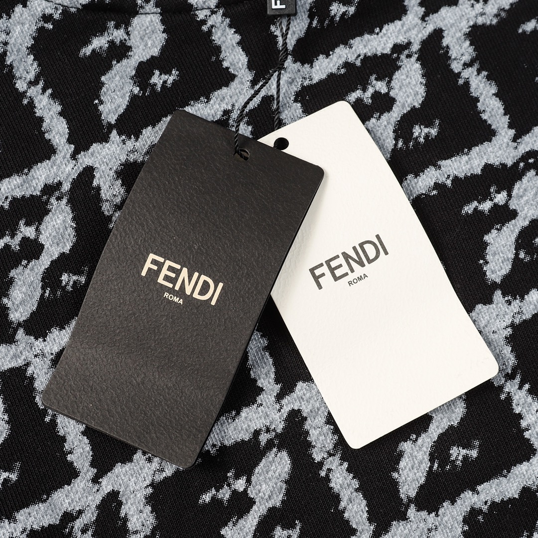 【FENDI  公式旗艦店】フェンディ  丸首の衛衣 スウェット ご好評に付き再入荷  240925