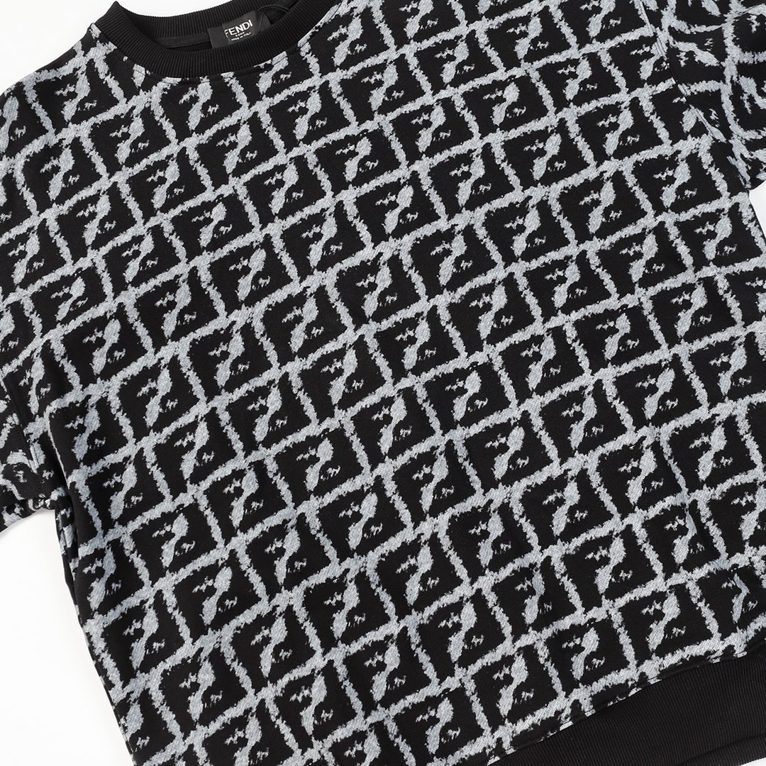 【FENDI  公式旗艦店】フェンディ  丸首の衛衣 スウェット ご好評に付き再入荷  240925