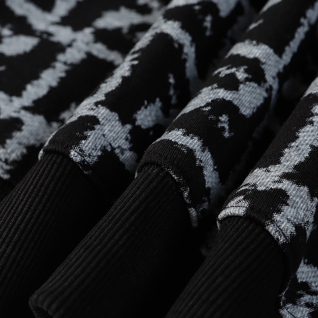 【FENDI  公式旗艦店】フェンディ  丸首の衛衣 スウェット ご好評に付き再入荷  240925