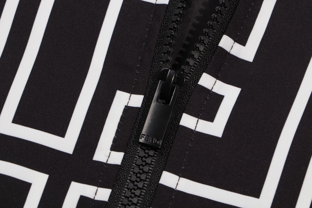 【FENDI 公式旗艦店】フェンディ ジャケット着 好評に付き再入荷！