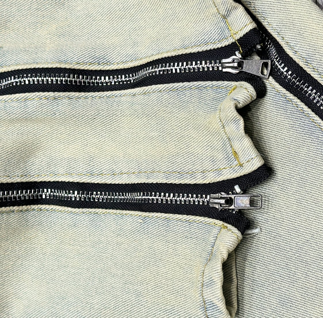 【BALENCIAGA 公式旗艦店】バレンシアガ   ジーパン  ご好評に付き再入荷！