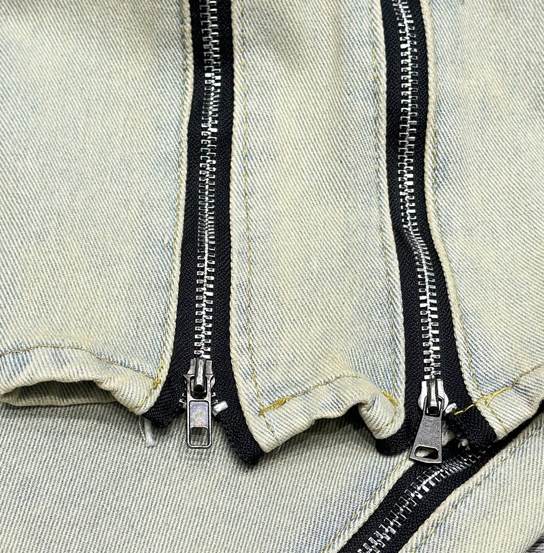 【BALENCIAGA 公式旗艦店】バレンシアガ   ジーパン  ご好評に付き再入荷！