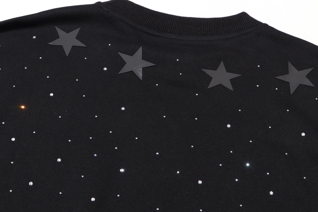 【GIVENCHY 公式旗艦店】ジバンシー 丸首の衛衣 スウェットご好評に付き再入荷   241114