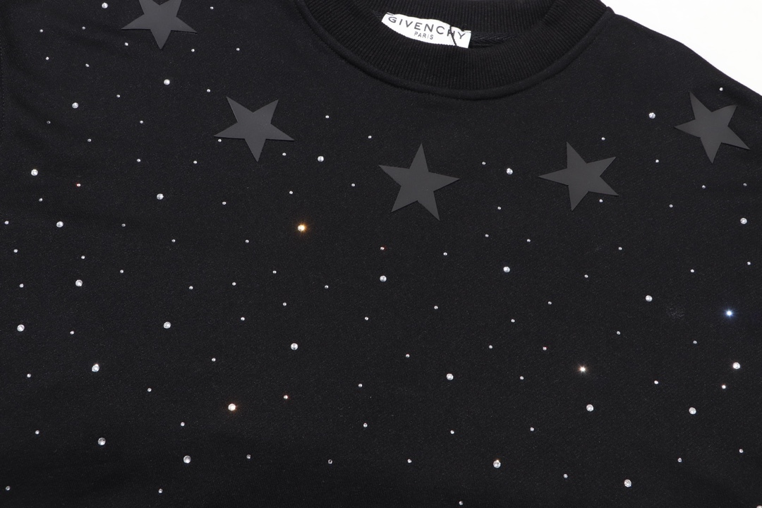 【GIVENCHY 公式旗艦店】ジバンシー 丸首の衛衣 スウェットご好評に付き再入荷   241114