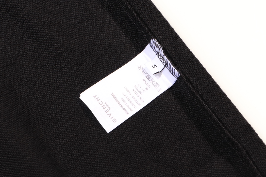 【GIVENCHY 公式旗艦店】ジバンシー 丸首の衛衣 スウェットご好評に付き再入荷   241114