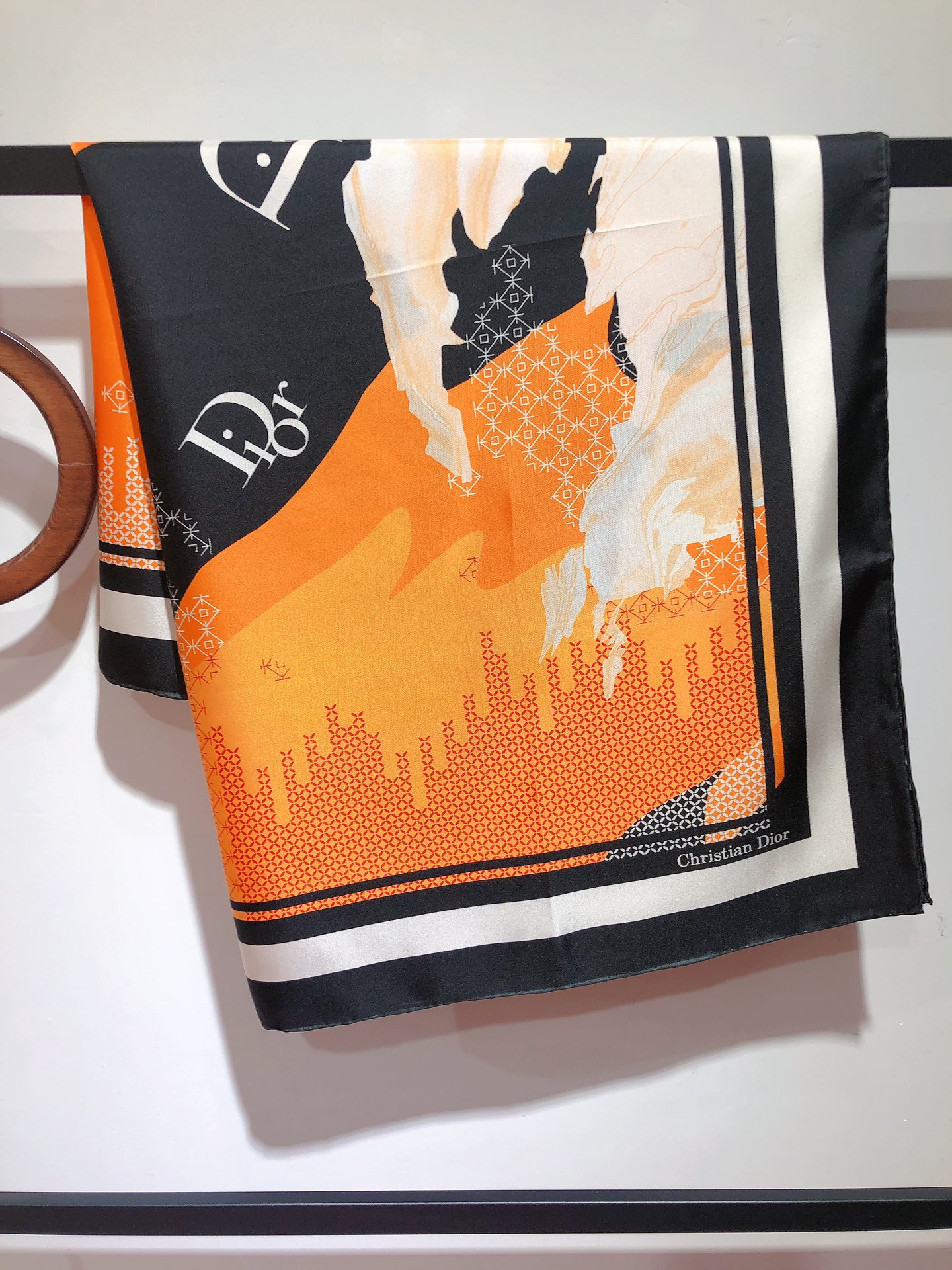 【DIOR  ディオール 】スカーフ90*90cm  241108