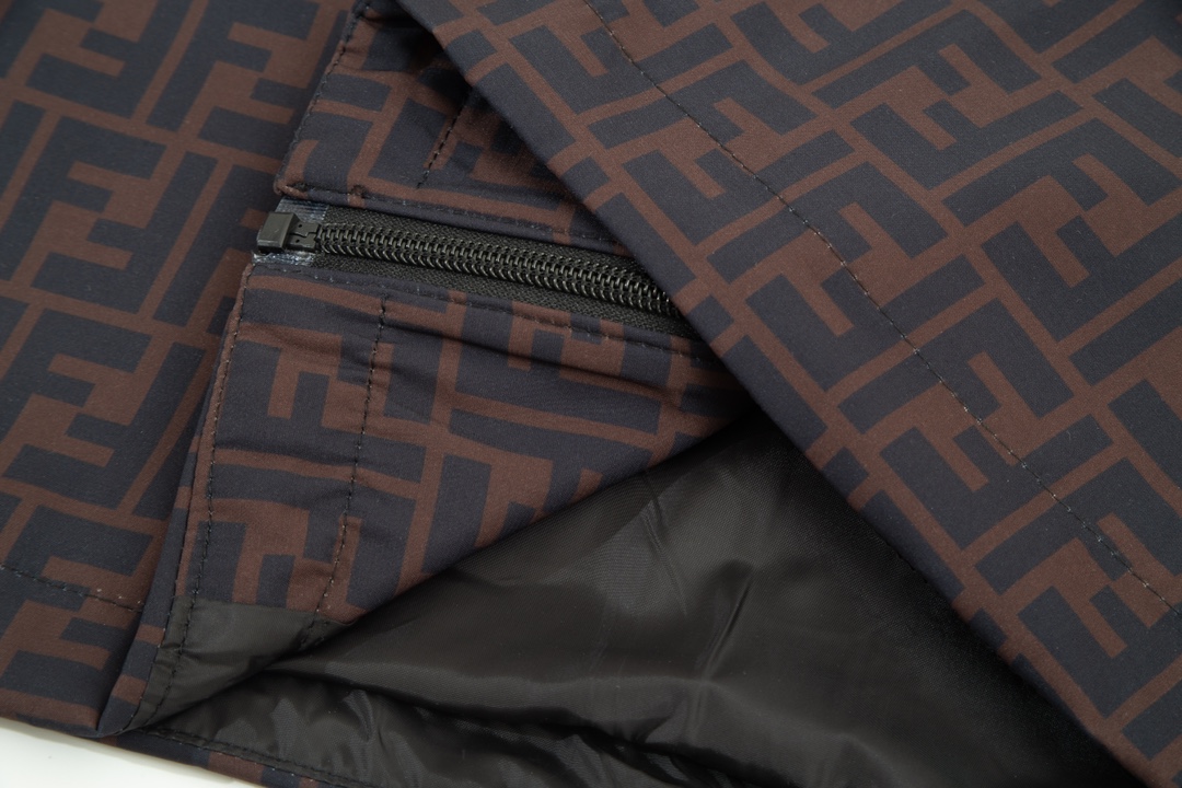 【FENDI】フェンディ ジャケット着ご好評に付き再入荷！240923