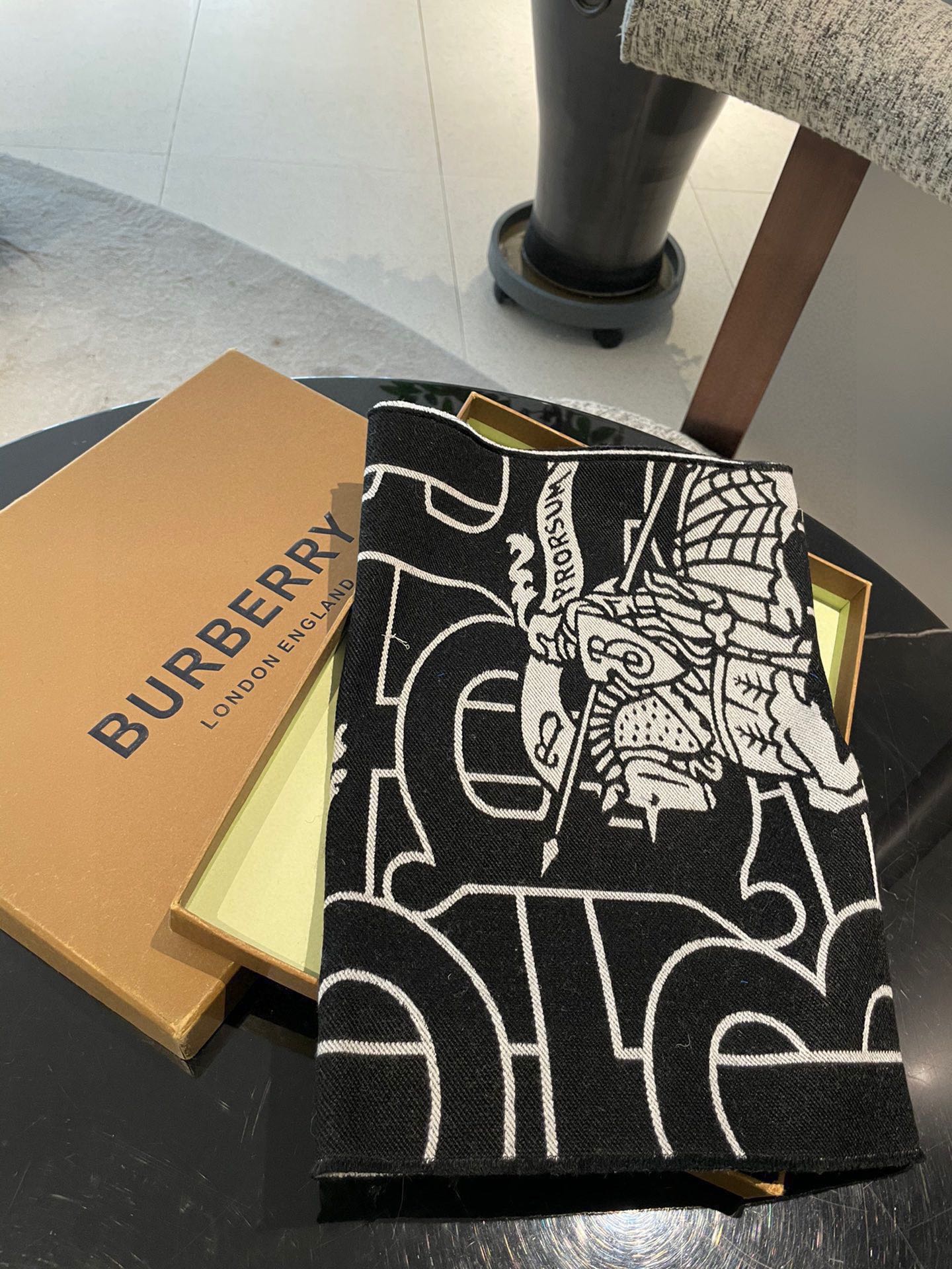 【BURBERRY  バーバリー】スカーフ33*188CM
