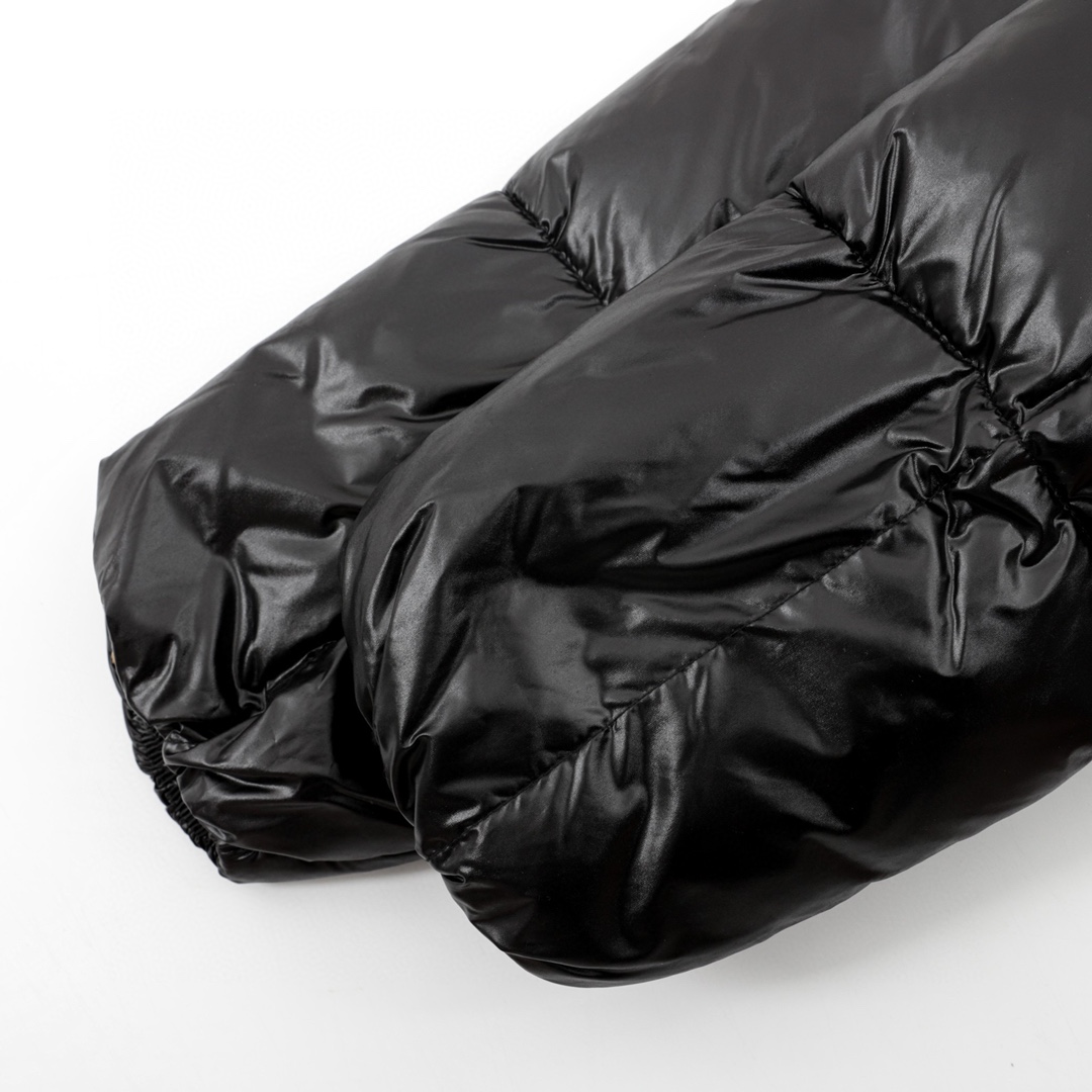 【MONCLER 公式旗艦店】モンクレール  ダウンジャケット好評に付き再入荷！ 241026