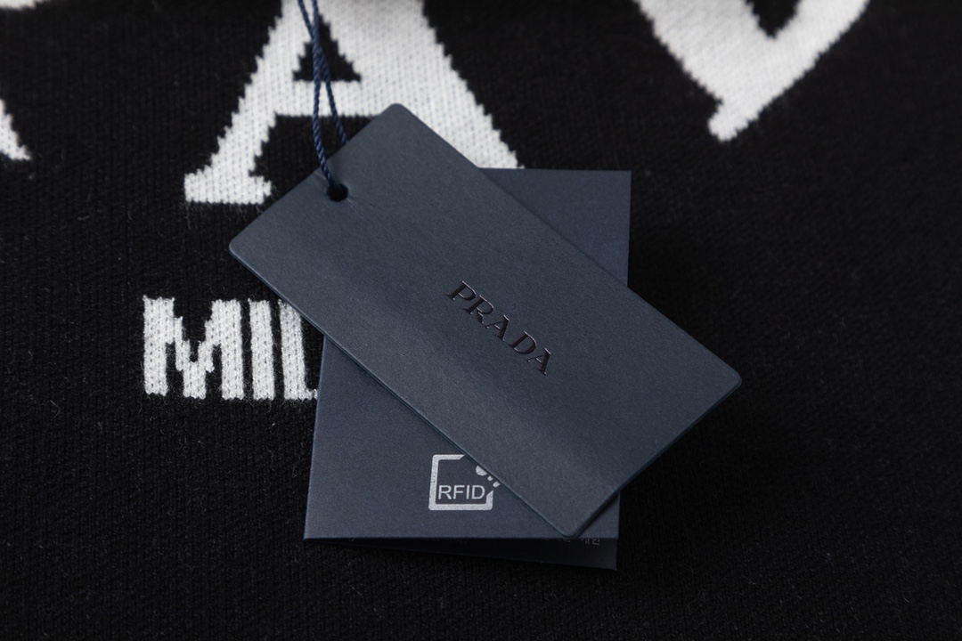 【PRADA 公式旗艦店】プラダ セーター好評に付き再入荷！