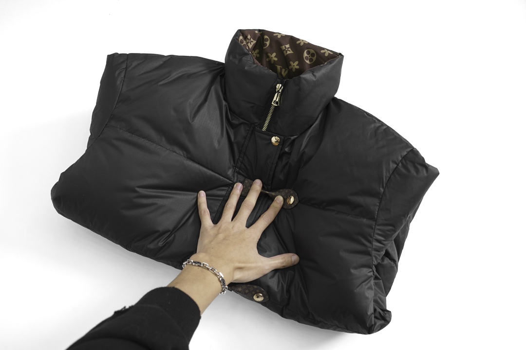 【LOUIS VUITTON  公式旗艦店】ルイヴィトン ダウンジャケット好評に付き再入荷！241112