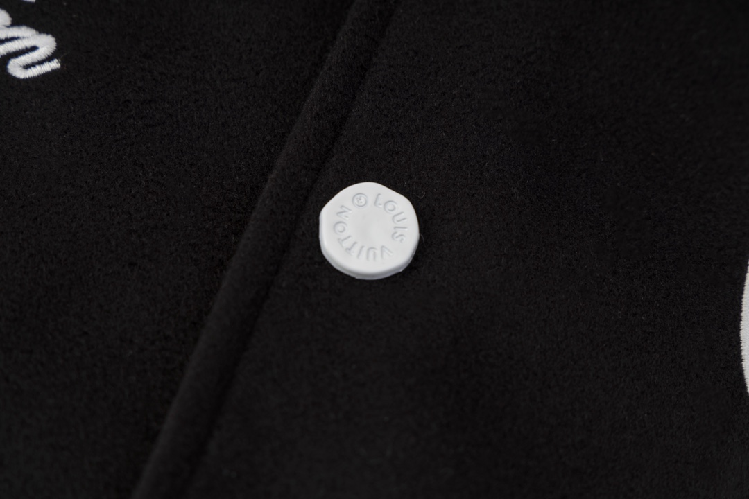 【LOUIS VUITTON  公式旗艦店】ルイヴィトン  ジャケット着 好評に付き再入荷！