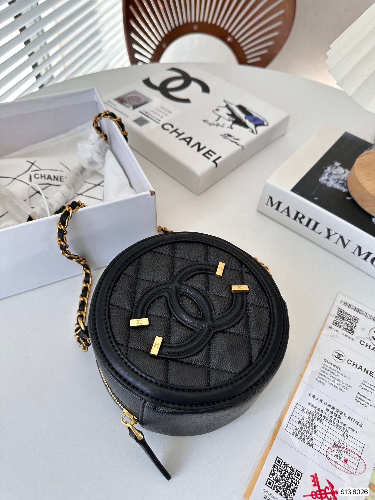 【CHANEL 公式旗艦店】シャネル  斜めがけバッグ 当日出荷 好評に付き再入荷！15*15CM