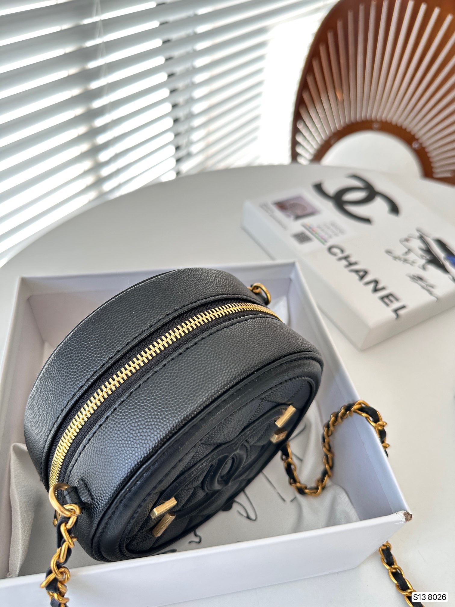 【CHANEL 公式旗艦店】シャネル  斜めがけバッグ 当日出荷 好評に付き再入荷！15*15CM
