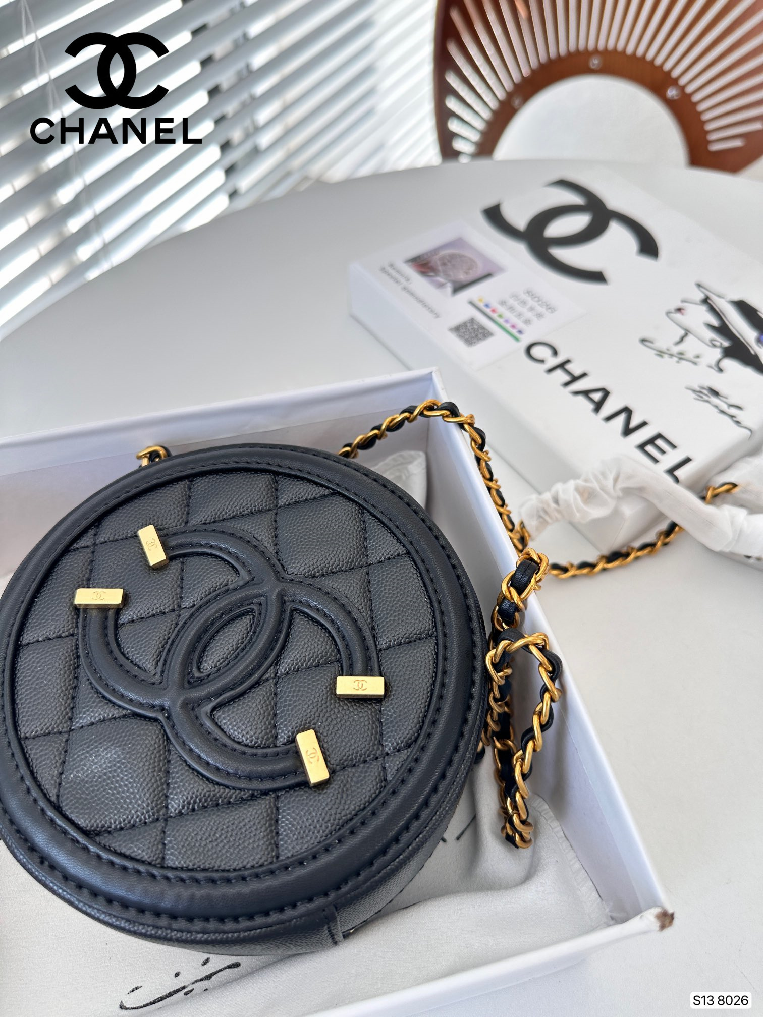【CHANEL 公式旗艦店】シャネル  斜めがけバッグ 当日出荷 好評に付き再入荷！15*15CM