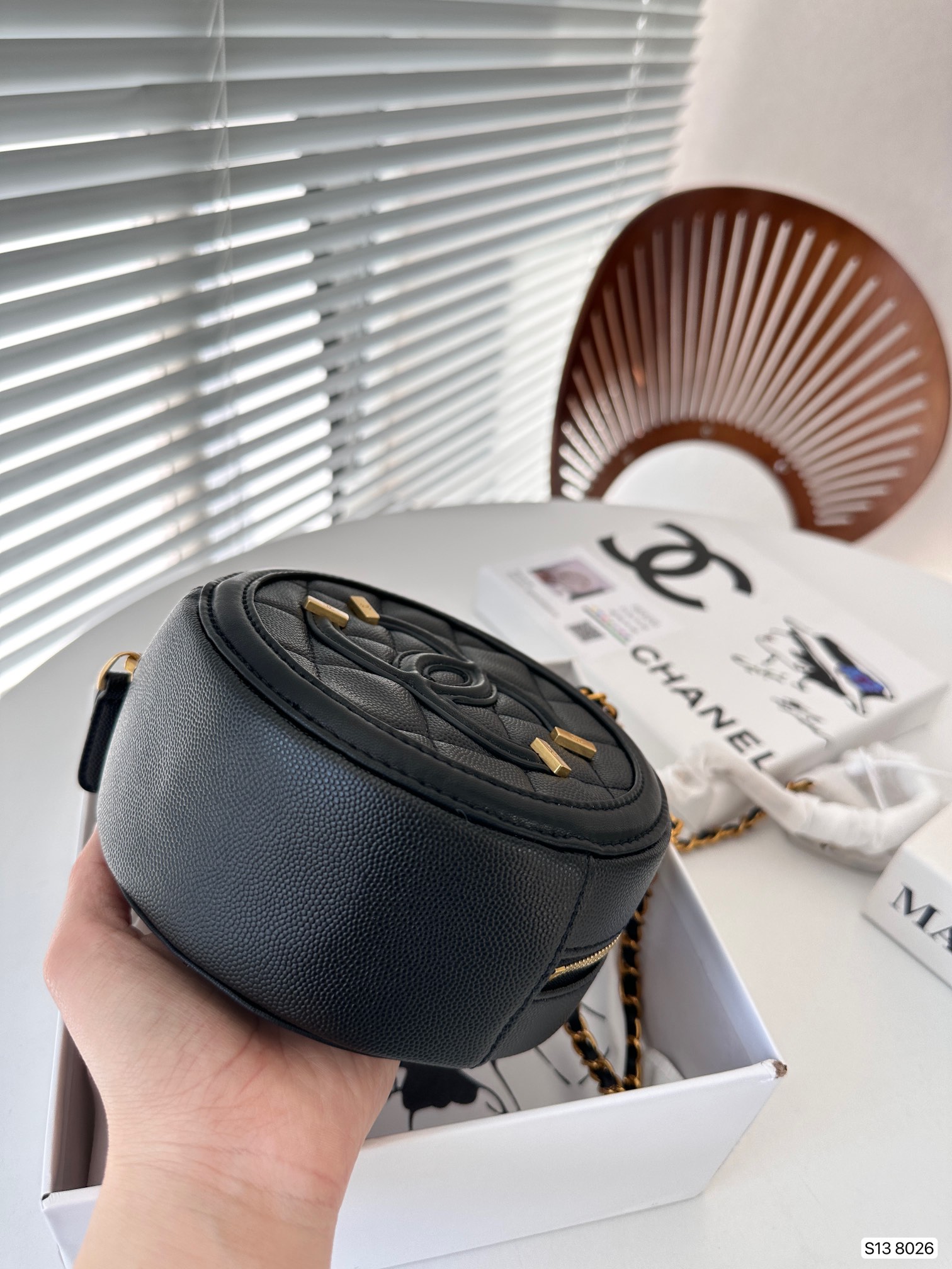 【CHANEL 公式旗艦店】シャネル  斜めがけバッグ 当日出荷 好評に付き再入荷！15*15CM