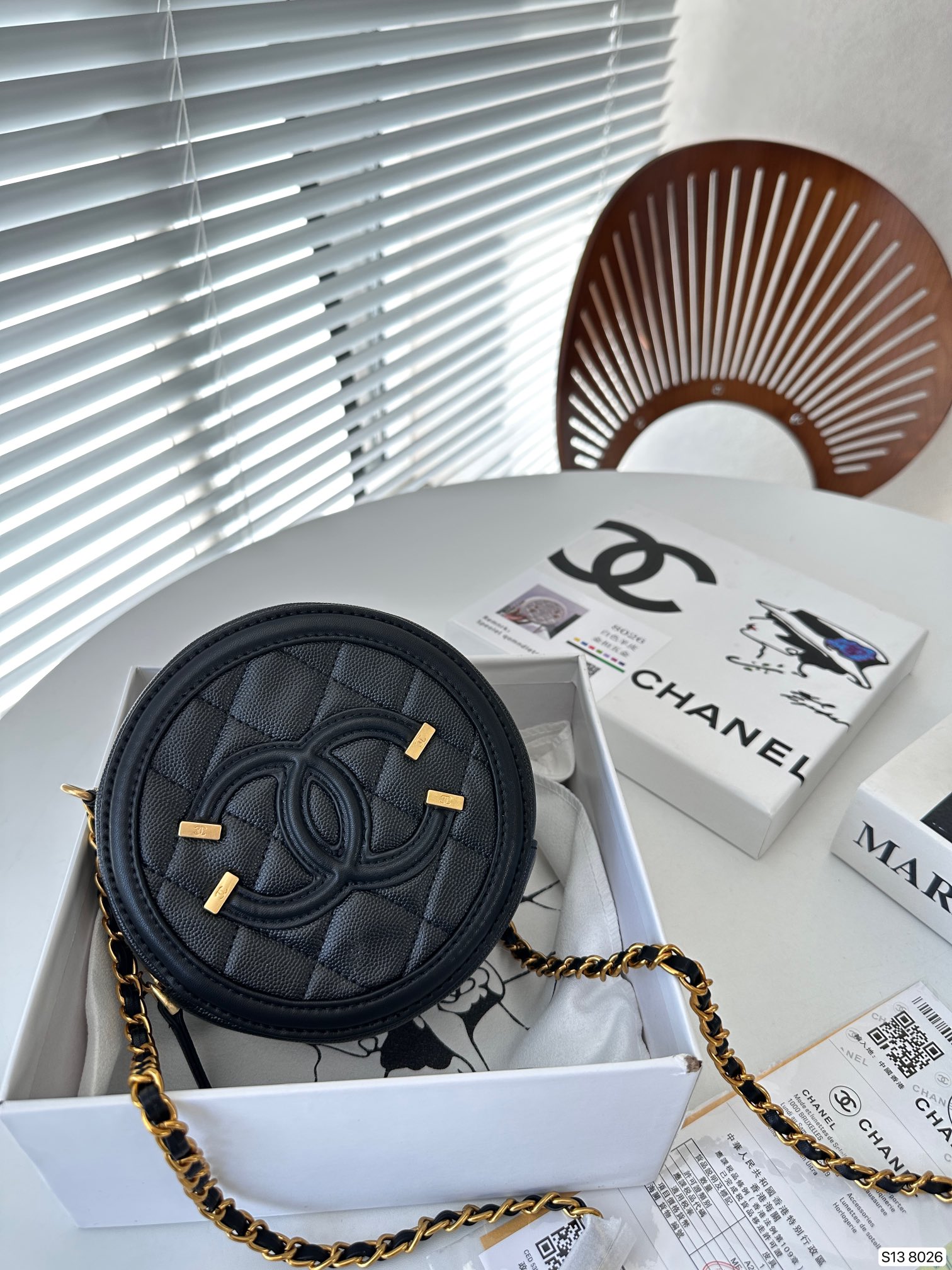 【CHANEL 公式旗艦店】シャネル  斜めがけバッグ 当日出荷 好評に付き再入荷！15*15CM