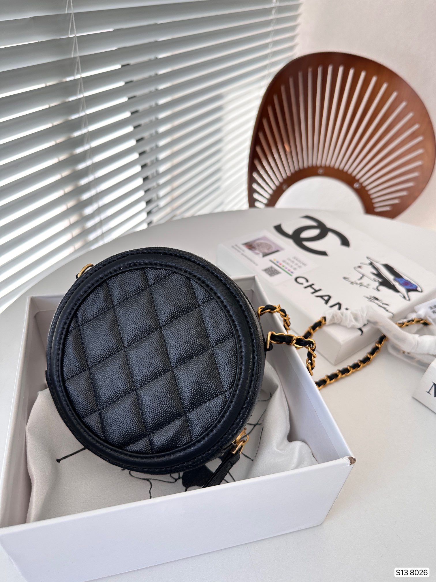 【CHANEL 公式旗艦店】シャネル  斜めがけバッグ 当日出荷 好評に付き再入荷！15*15CM