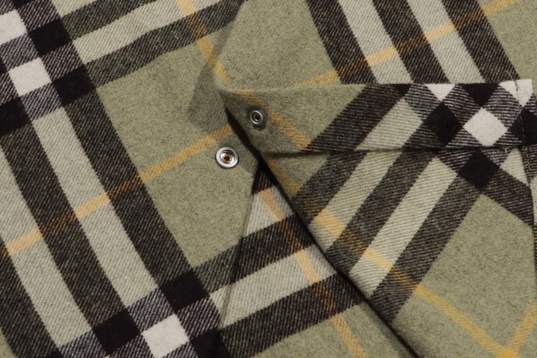 【BURBERRY  公式旗艦店】バーバリー  シャツ ご好評に付き再入荷 241119