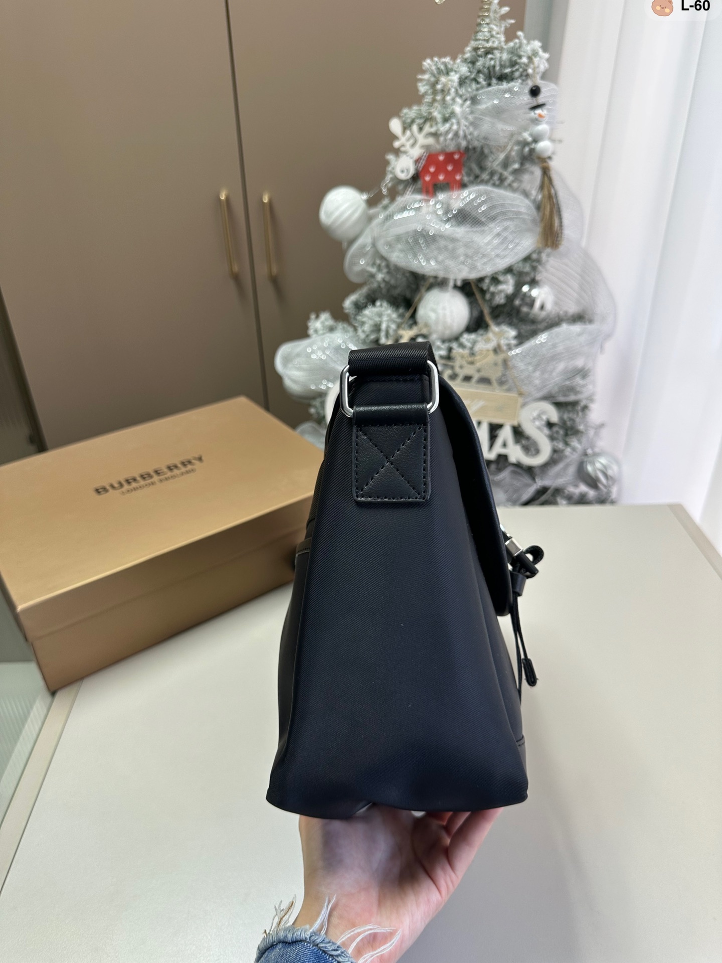 【BURBERRY  公式旗艦店】バーバリー 斜めがけバッグ 当日出荷 好評に付き再入荷！28*12*21CM