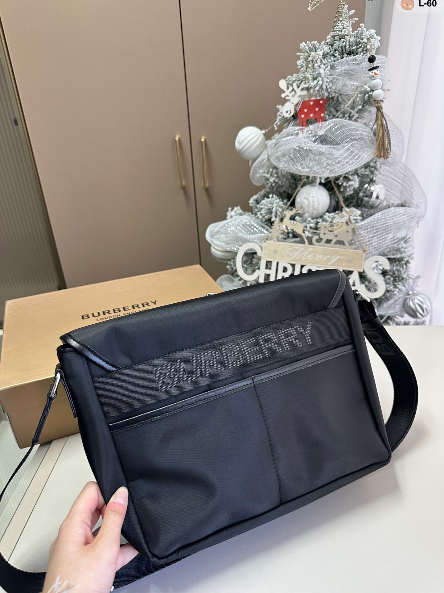 【BURBERRY  公式旗艦店】バーバリー 斜めがけバッグ 当日出荷 好評に付き再入荷！28*12*21CM