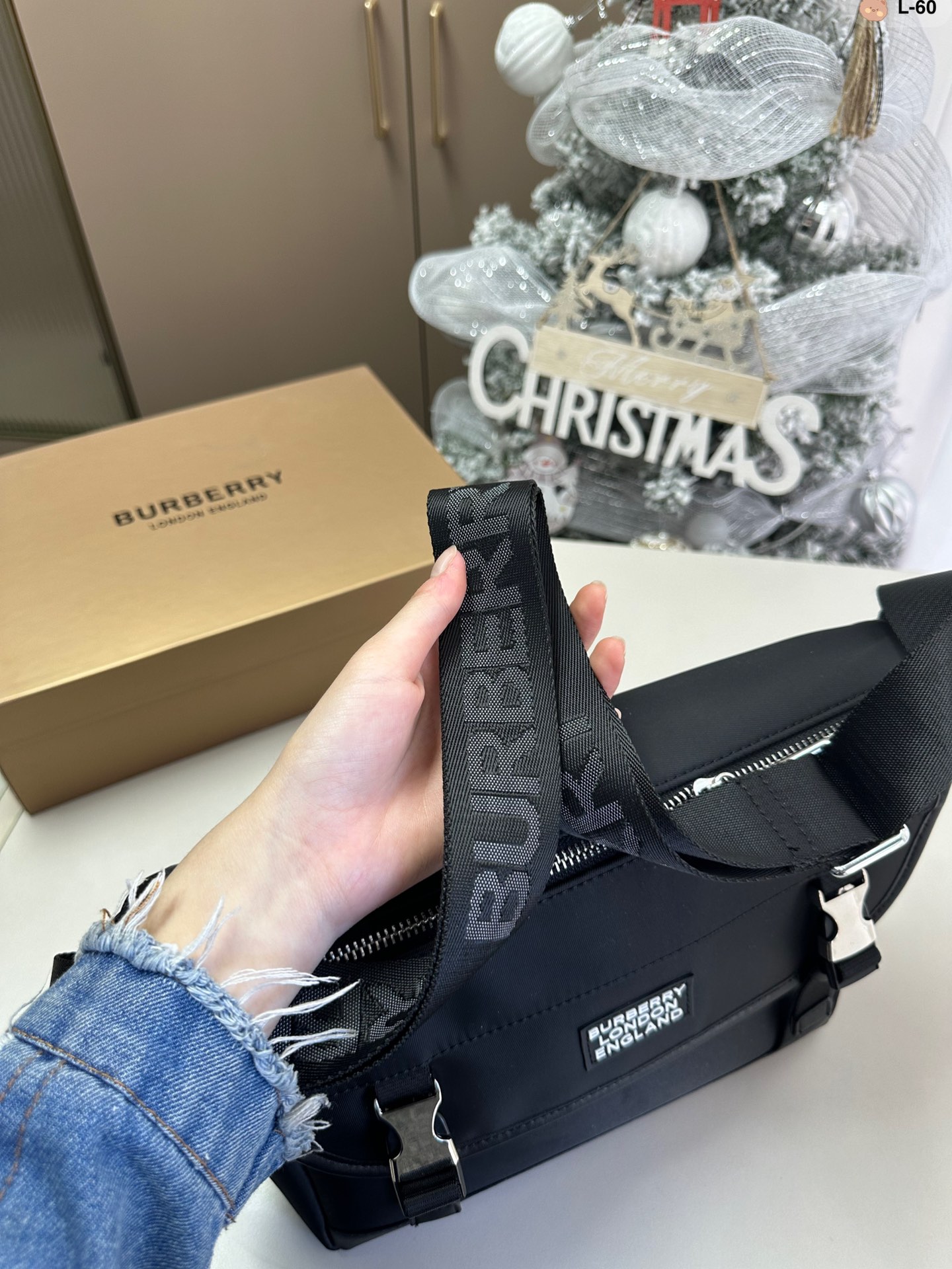 【BURBERRY  公式旗艦店】バーバリー 斜めがけバッグ 当日出荷 好評に付き再入荷！28*12*21CM