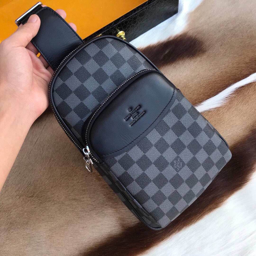 【LOUIS VUITTON    公式旗艦店】ルイヴィトン   胸ポケット 当日出荷 好評に付き再入荷！28*20*6CM