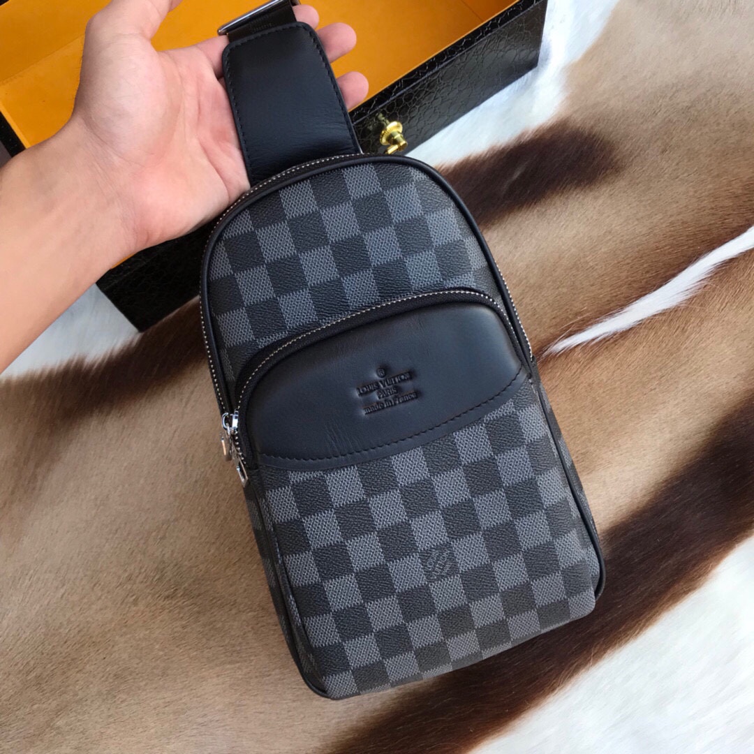 【LOUIS VUITTON    公式旗艦店】ルイヴィトン   胸ポケット 当日出荷 好評に付き再入荷！28*20*6CM