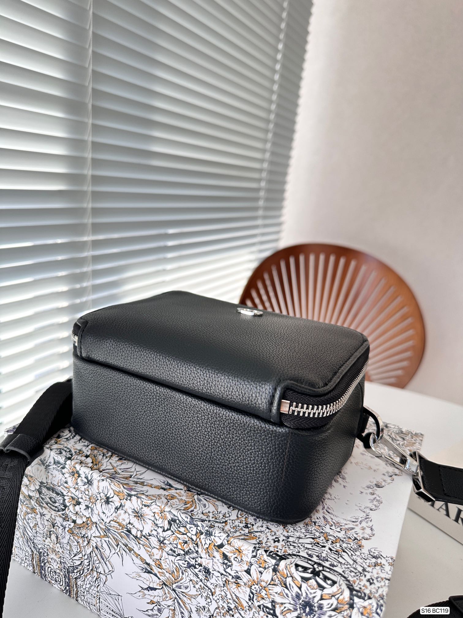 【DIOR公式旗艦店】ディオール  斜めがけバッグ 当日出荷 好評に付き再入荷！17*13CM