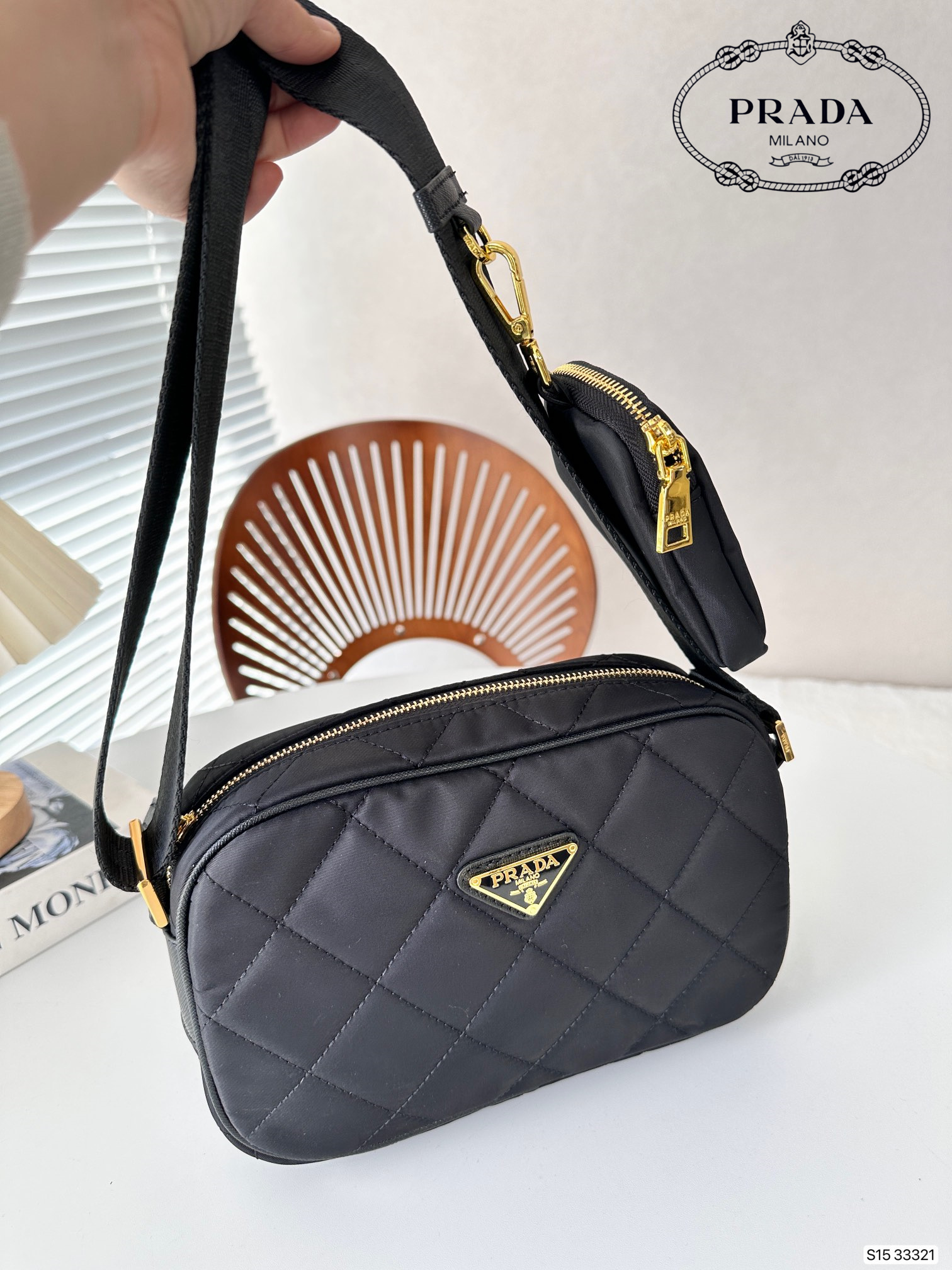 【PRADA 公式旗艦店】 プラダ  斜めがけバッグ当日出荷 好評に付き再入荷24*16CM