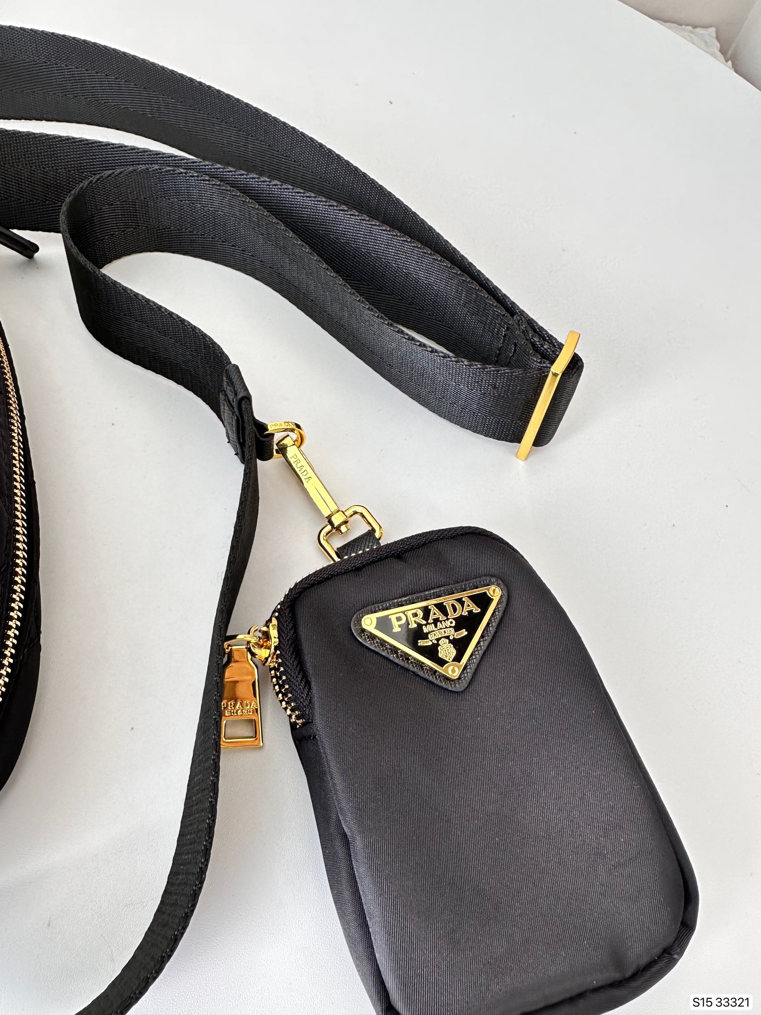 【PRADA 公式旗艦店】 プラダ  斜めがけバッグ当日出荷 好評に付き再入荷24*16CM