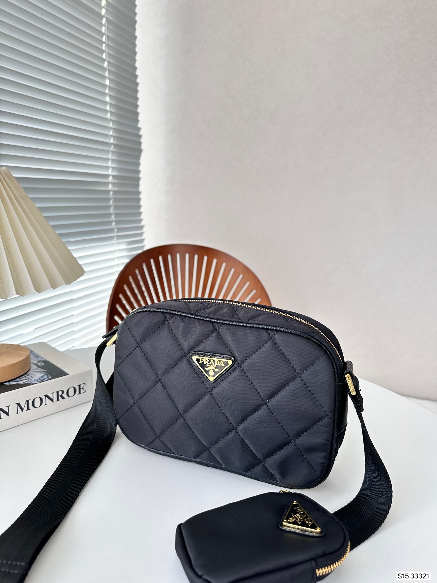 【PRADA 公式旗艦店】 プラダ  斜めがけバッグ当日出荷 好評に付き再入荷24*16CM