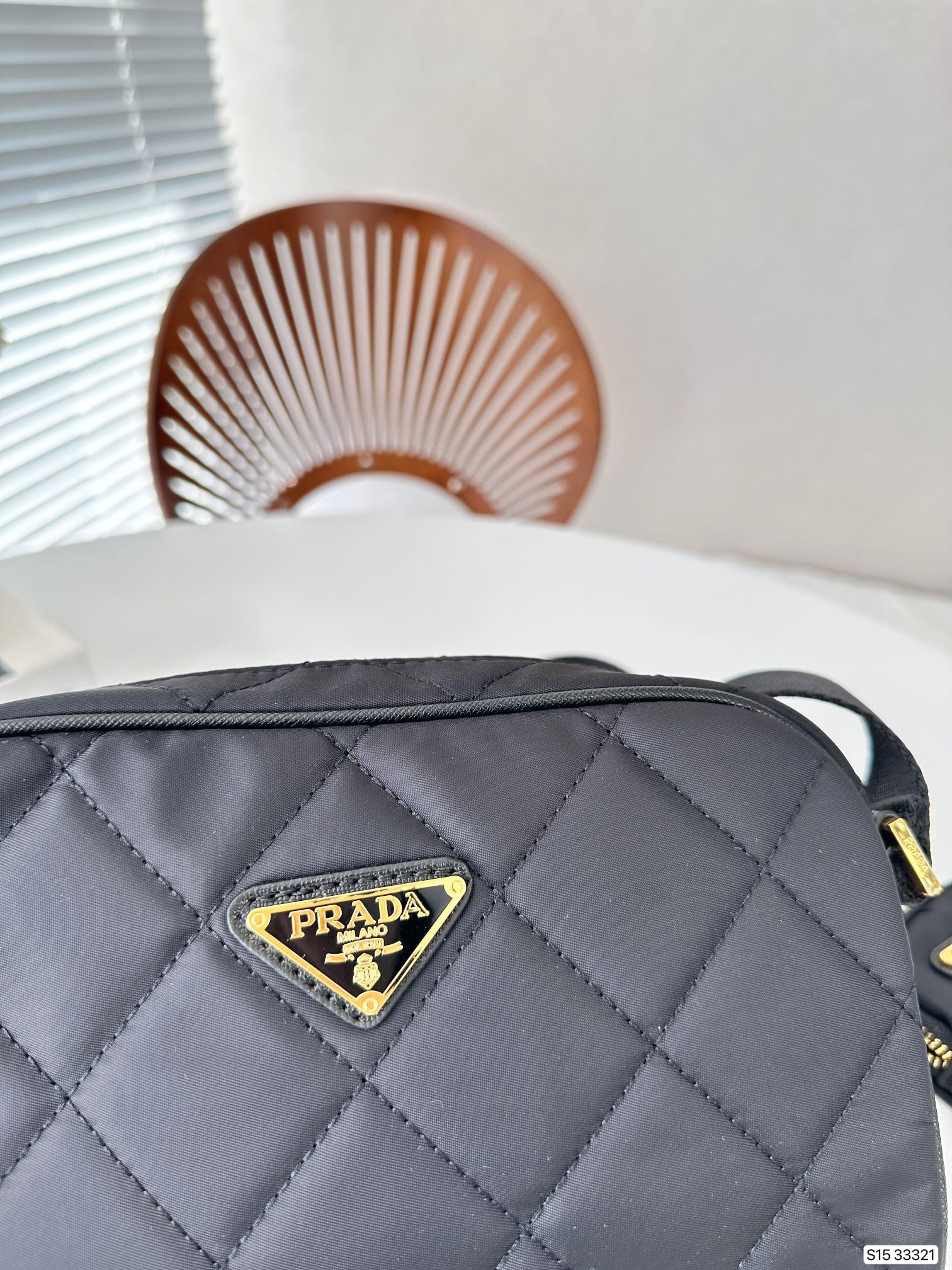 【PRADA 公式旗艦店】 プラダ  斜めがけバッグ当日出荷 好評に付き再入荷24*16CM